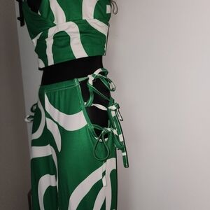 Green & White Abstract Tie-Side Two-Piece Set